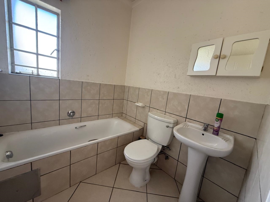 2 Bedroom Property for Sale in Waterval East North West